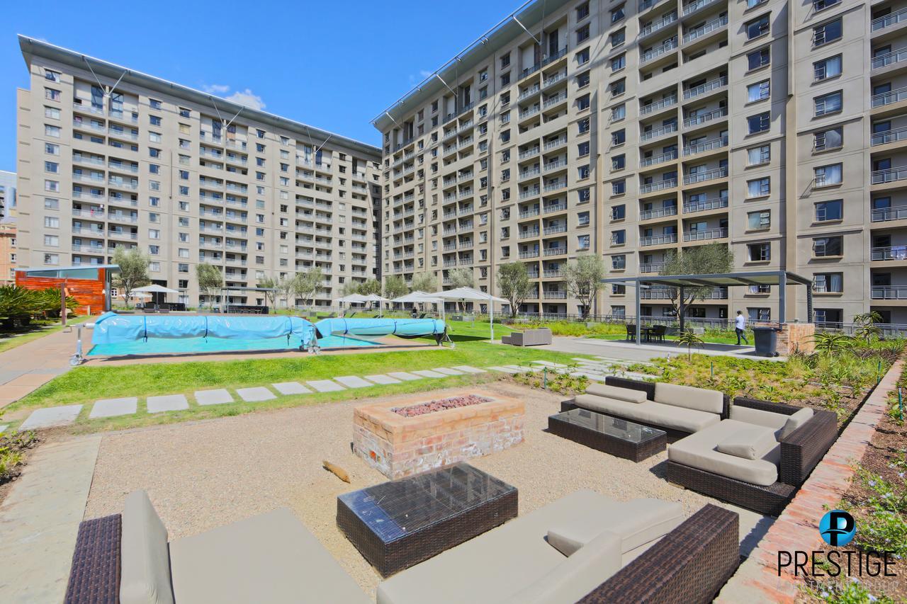 Prestige Apartments Sandton At Westpoint Johannesburg Exterior photo