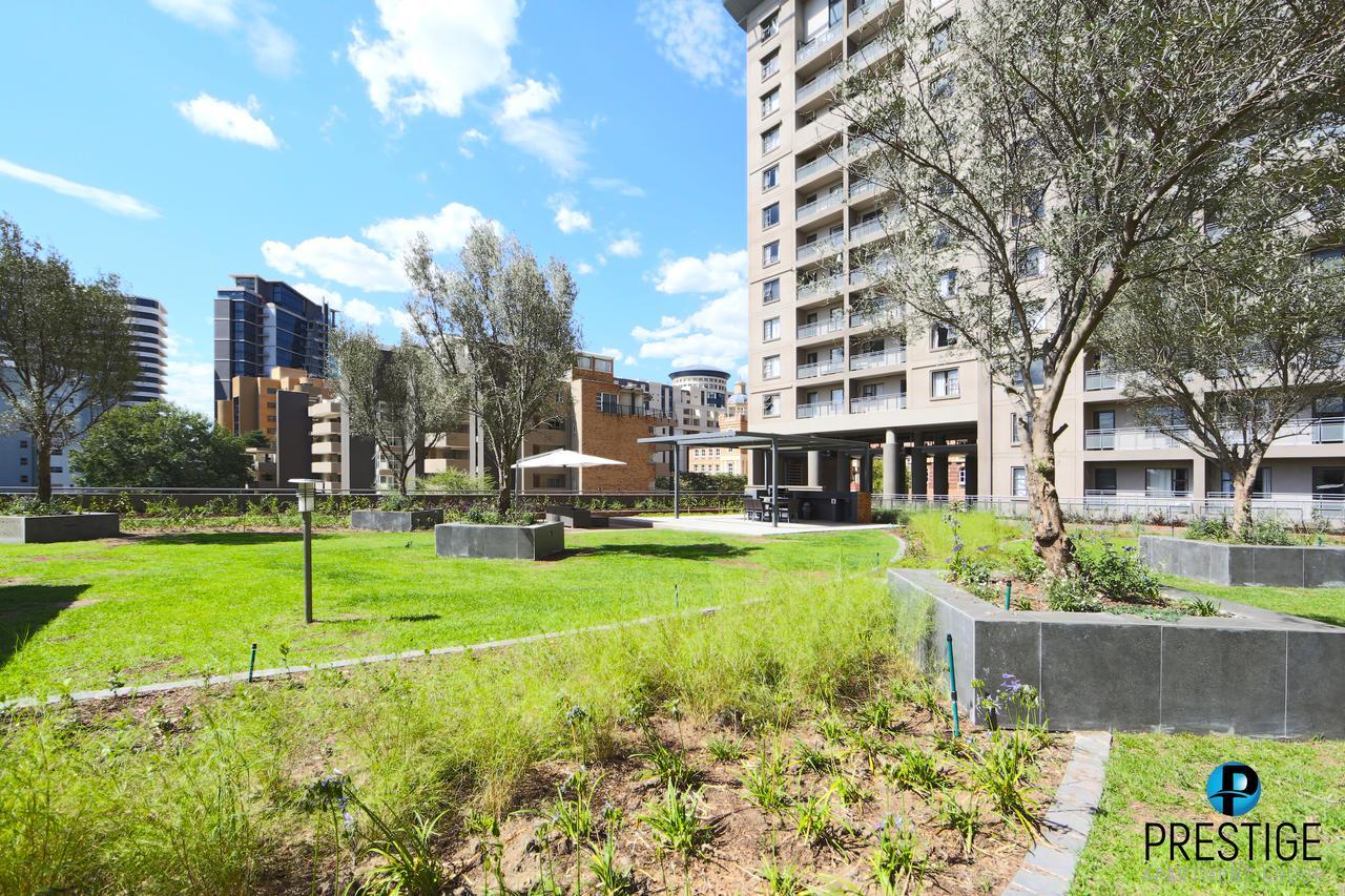 Prestige Apartments Sandton At Westpoint Johannesburg Exterior photo